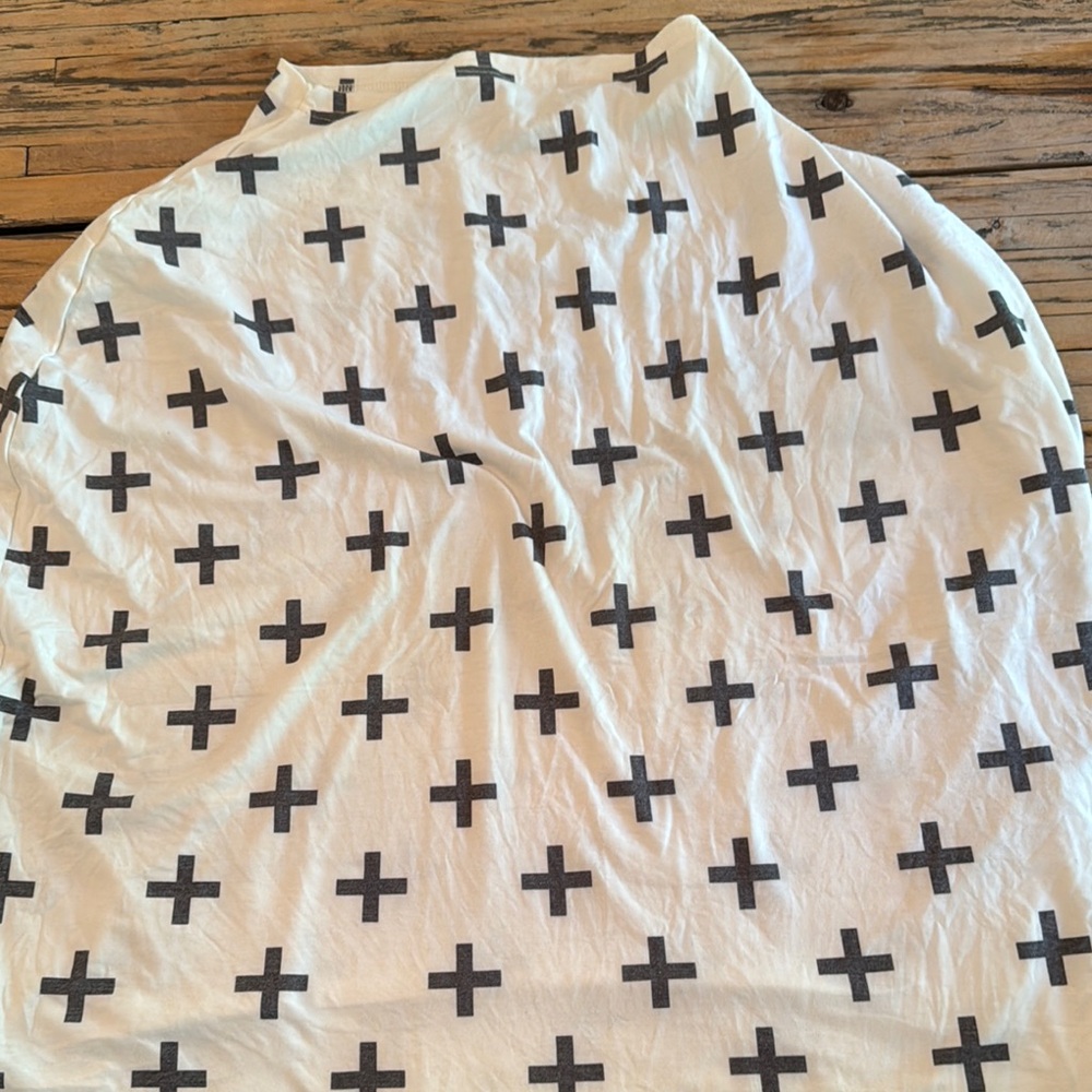 Black and White Cross Pattern Nursing Cover